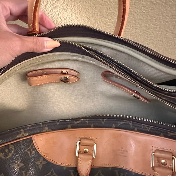 Authentic Louis Vuitton Alize 3 Poches Monogram Canvas Travel Bag - Picture 6 of 9